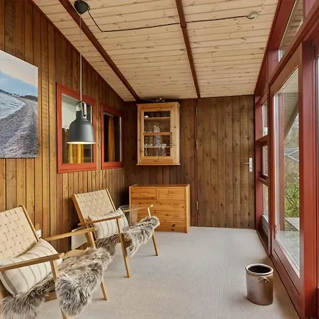 Charming Wooden Summer House In Trend * Løgsted