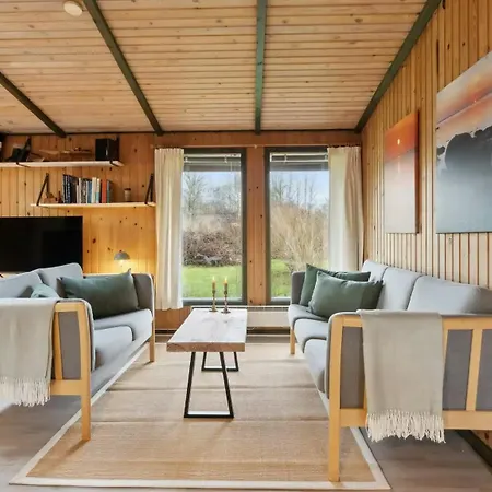 Dom wakacyjny Charming Wooden Summer House In Trend