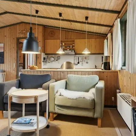 Dom wakacyjny Charming Wooden Summer House In Trend Logstor