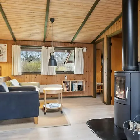 Charming Wooden Summer House In Trend Dom wakacyjny