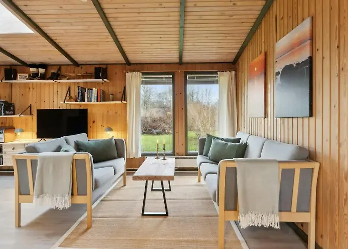 Dom wakacyjny Charming Wooden Summer House In Trend